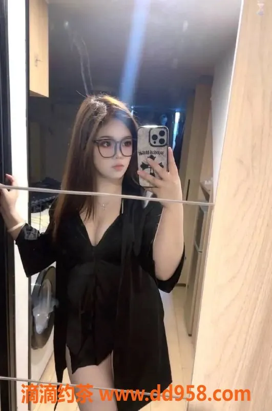 深圳楼凤-宝安依依，700元鸳鸯浴与情趣服务等你来体验