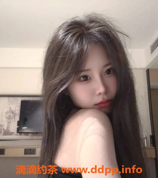 无锡楼凤-梁溪区高颜值苏梦儿，164cm，43kg，制服丝袜服务