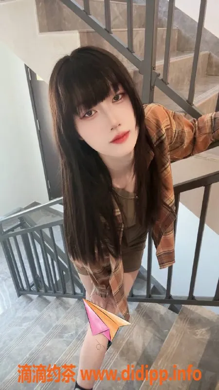 南京楼凤资源信息,建邺区20岁长腿妹子，800起服务好评如潮