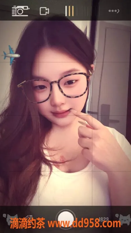 深圳楼凤-深圳宝安小意，700元嫩妹服务诱惑来袭