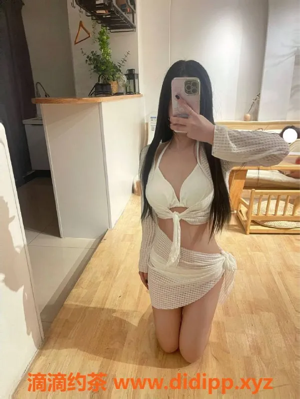 广州楼凤-天河龙崎，800p嫩妹鸳鸯浴体验