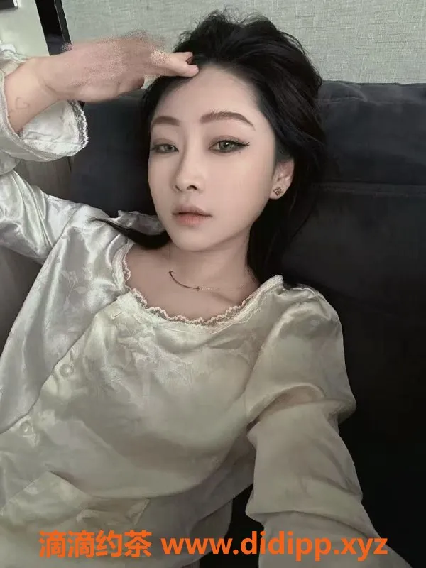 深圳楼凤-宝安24岁极品模特66酱，163cm激情服务