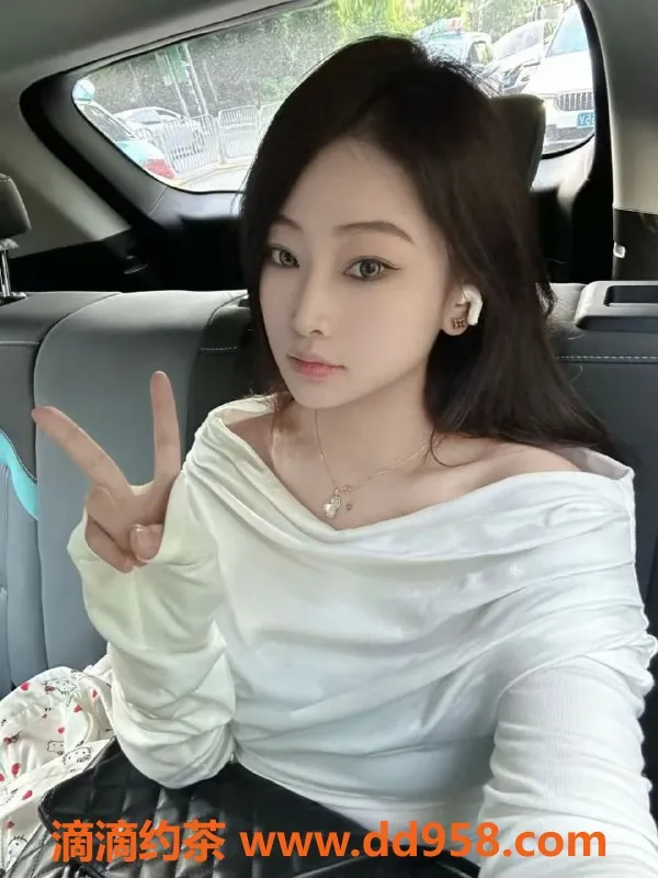 深圳楼凤-宝安24岁极品模特66酱，163cm激情服务