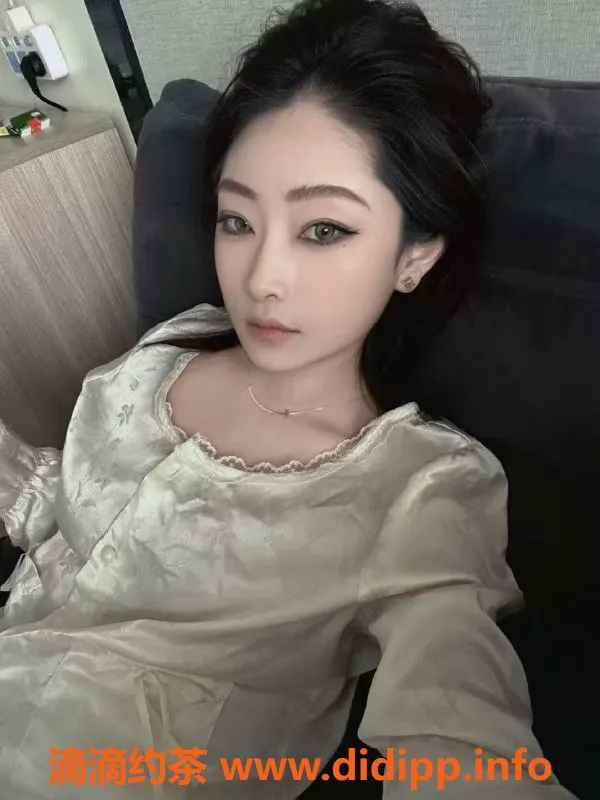 深圳楼凤-宝安24岁极品模特66酱，163cm激情服务