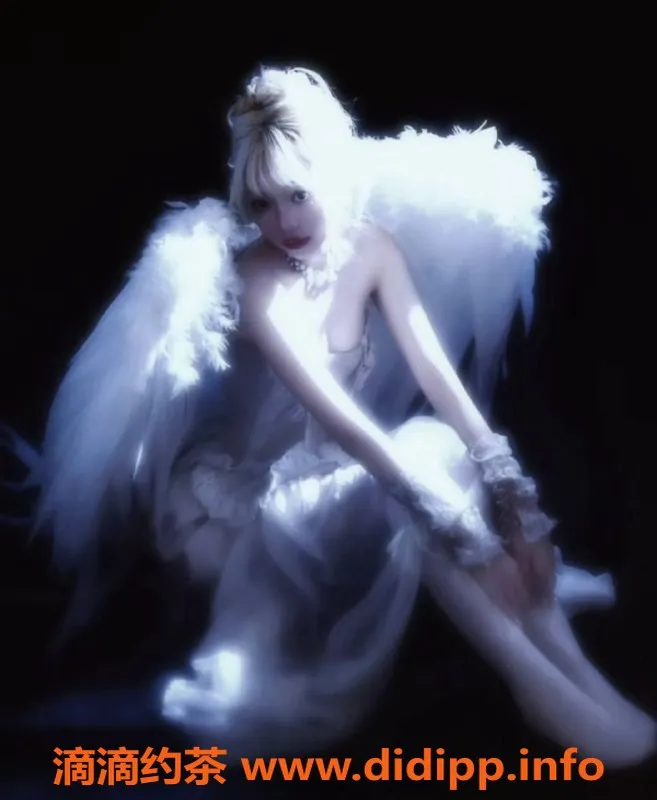 成都楼凤-龙泉小鱼，颜值高甜美萝莉，费用仅5/8