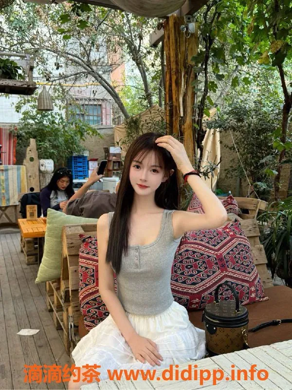 乌鲁木齐楼凤-清纯在校学生，168身高85体重，温柔又可爱