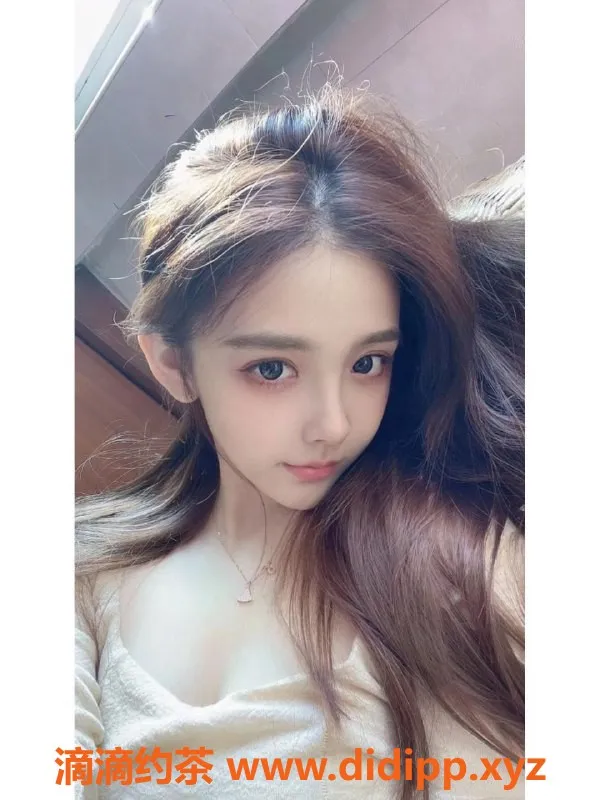 广州楼凤-白云区曼乔，20岁166cm初次兼职女生