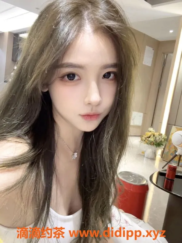 广州楼凤-白云区曼乔，20岁166cm初次兼职女生