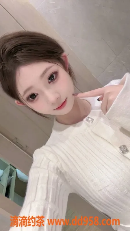 深圳楼凤-深圳宝安小萌，19岁B罩杯，水中情趣体验