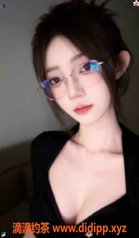 深圳楼凤-深圳宝安小萌，19岁B罩杯，水中情趣体验