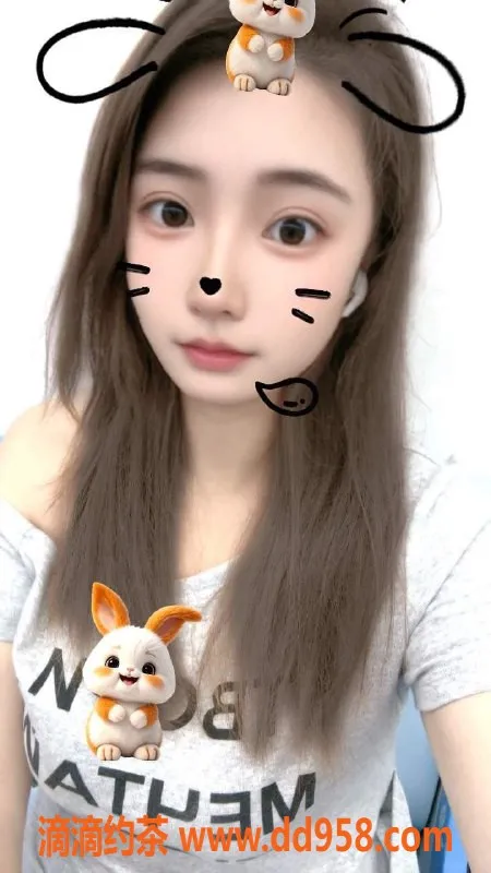 常州楼凤-微微，武进万达165cm嫩妹，800元起