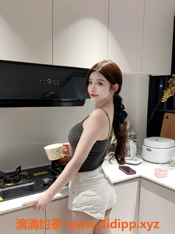 乌鲁木齐楼凤-172cm A4小蛮腰，98斤D杯美人等你体验