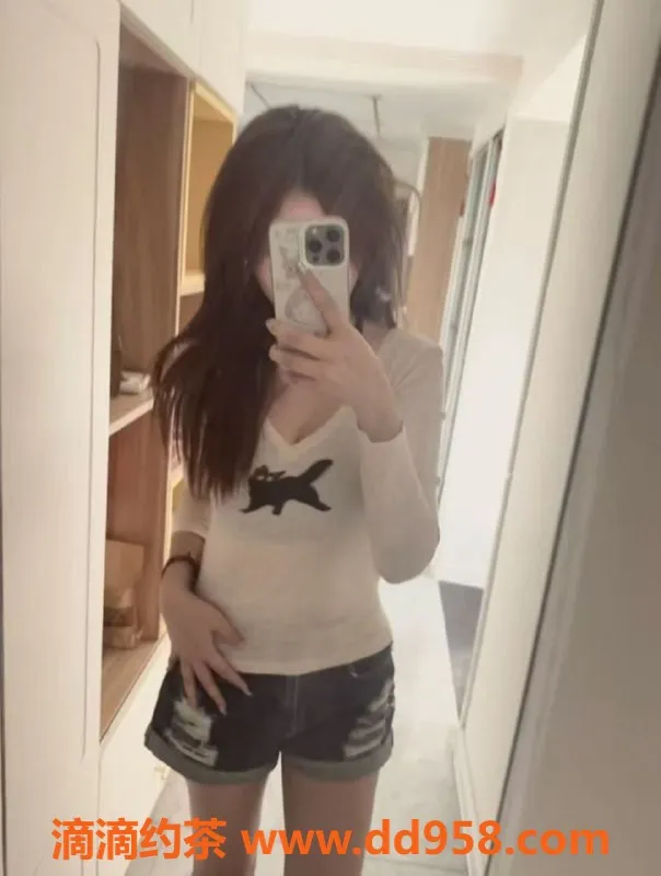 常州楼凤-武进万达18岁嫩妹欣欣，168高106重，陪浴服务