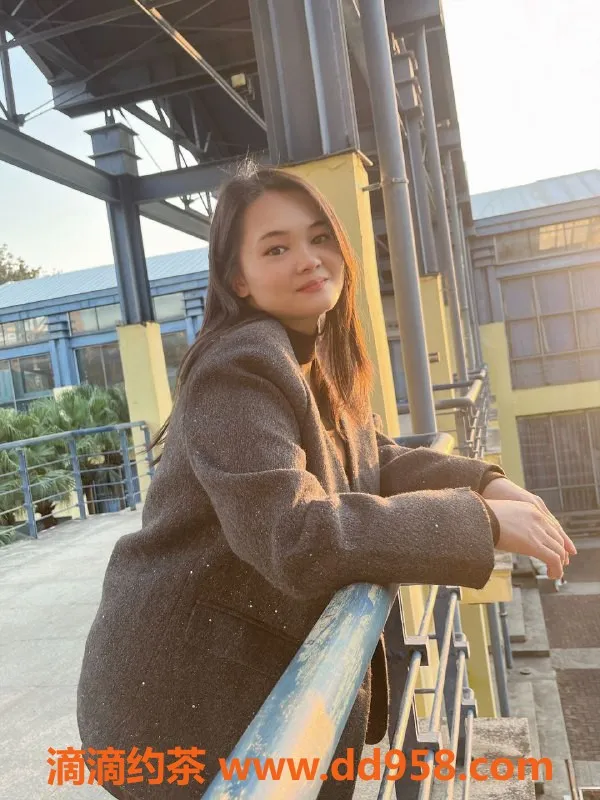 中山楼凤-沙溪小曦24岁34C魅力服务等你来享受