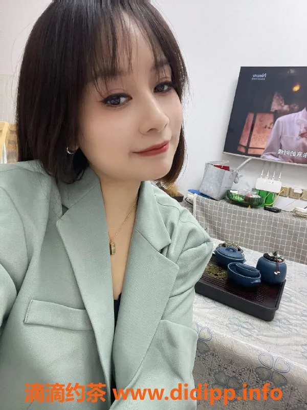 成都楼凤-华尔兹少妇糖糖，165cm，90斤，28岁双飞可选