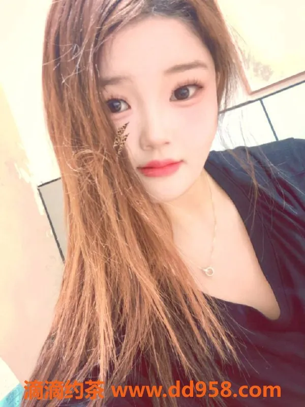 广州楼凤-天河区小柒，168cm D罩杯嫩妹，车费600p