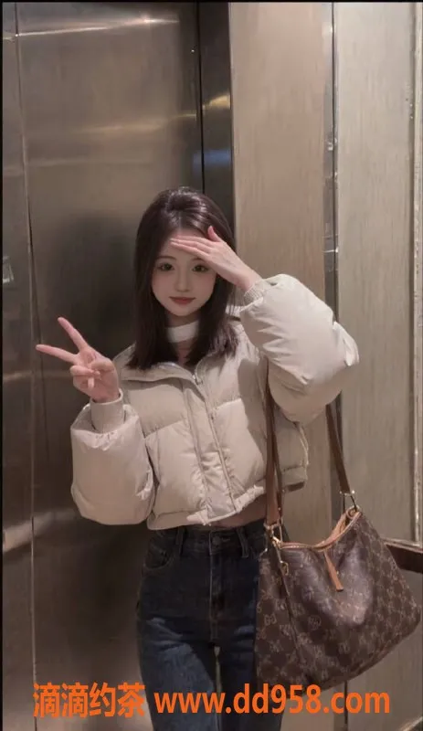 惠州楼凤-大亚湾彤彤，身高163，18岁，C罩杯，洗口服务