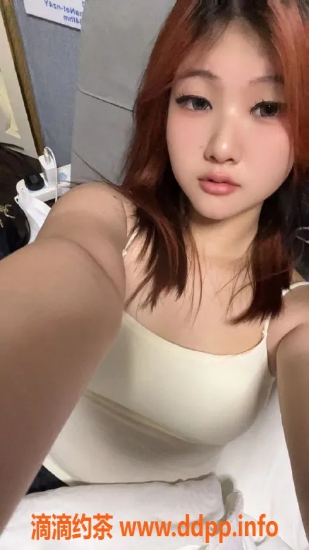 成都楼凤-成都嫩妹朵朵，165微坦巨乳，300元超值服务