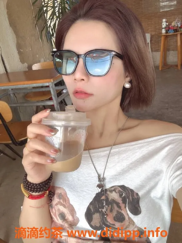 广州楼凤-天河梓梓，600元视频验证服务，舌吻69体验！