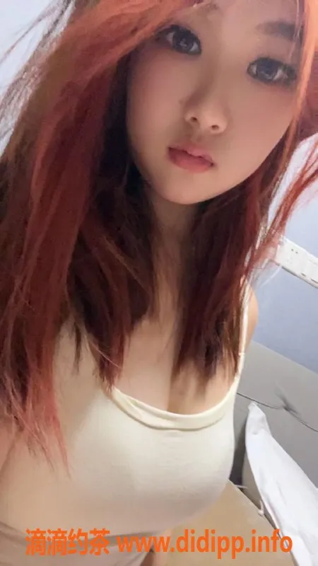 成都楼凤-成都嫩妹朵朵，165微坦巨乳，300元超值服务