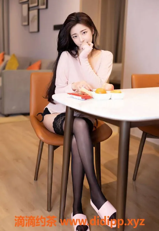 广州楼凤-天河御姐幕雪，8P大胸夜课体验