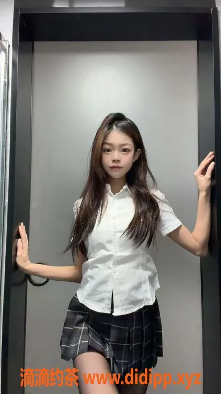 广州楼凤-广州天河嫩妹卡卡，700元享鸳鸯浴服务