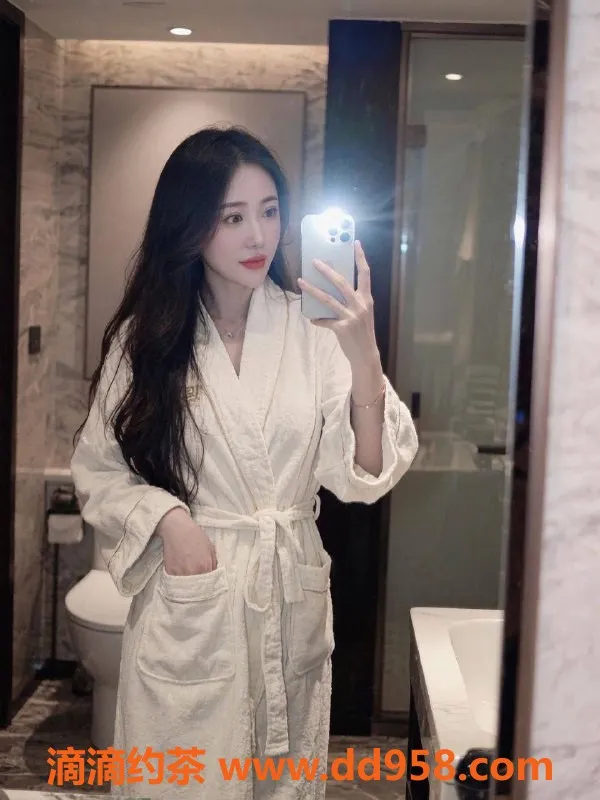 北京楼凤-超白瑜伽女神，166cm长腿C杯，满足你所有欲望