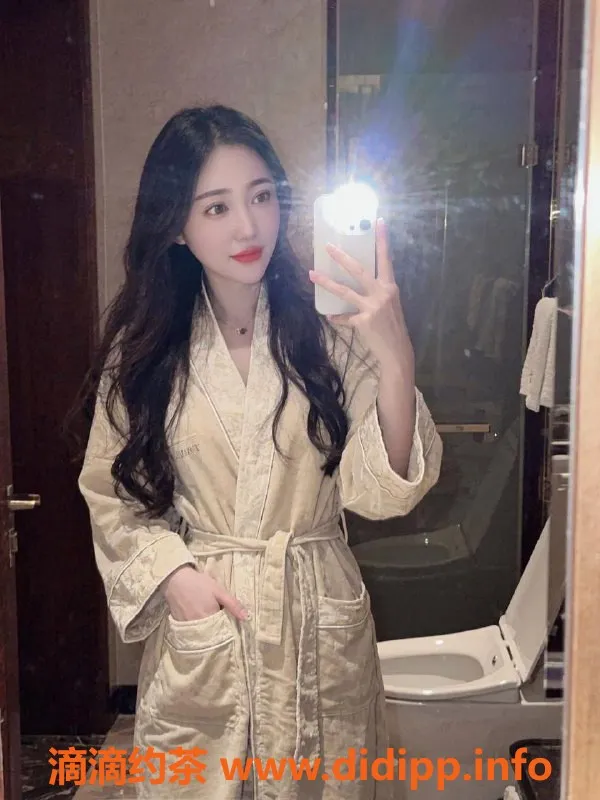 北京楼凤-超白瑜伽女神，166cm长腿C杯，满足你所有欲望