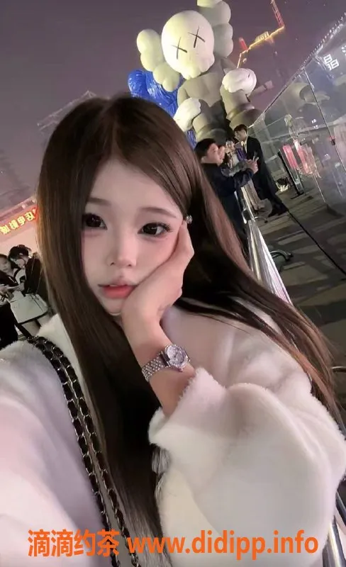 广州楼凤-天河嫩妹小小，8P鸳鸯浴等你体验