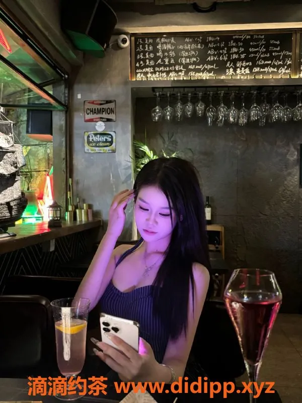 常州楼凤-武进18岁嫩妹雯雯，164/84/C，800起服务