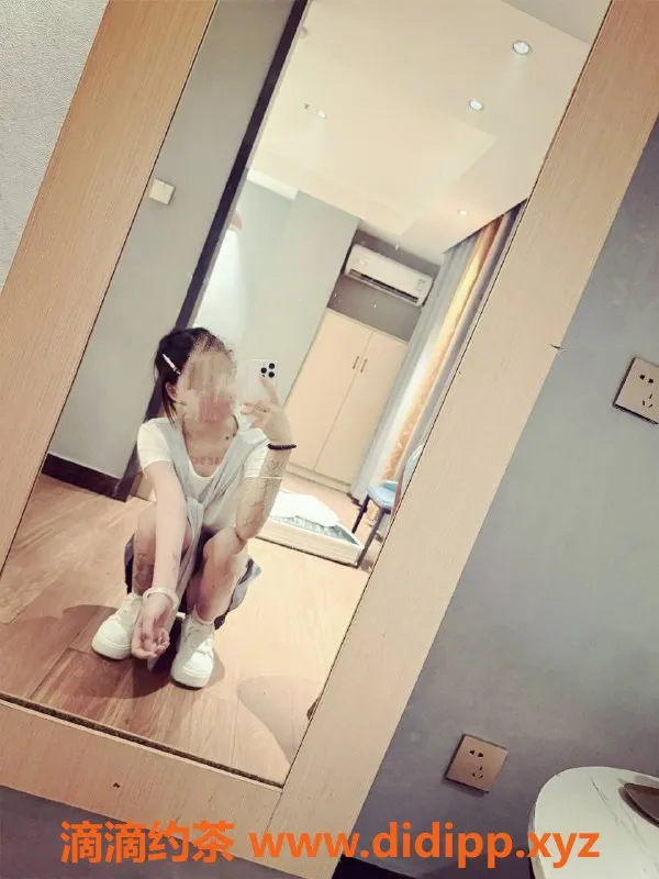 深圳楼凤-龙华嫩妹蛋卷，900元享制服调情服务