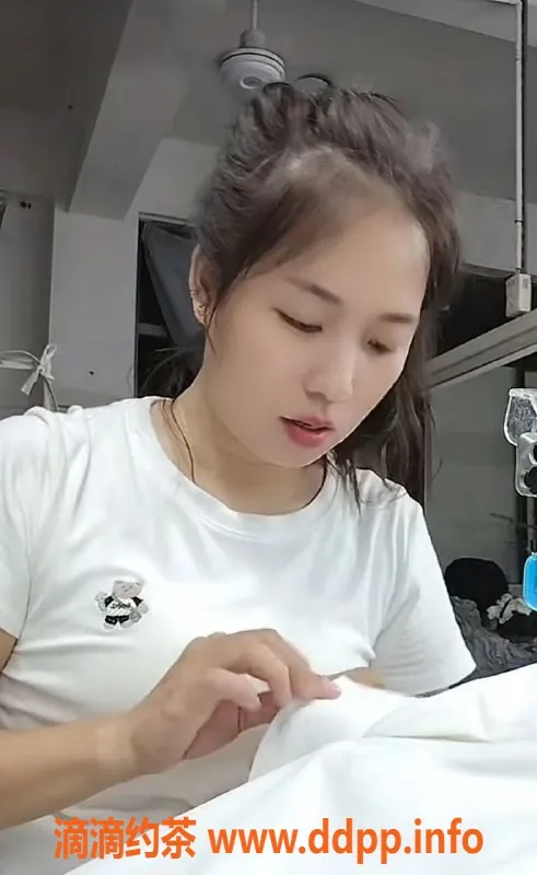 中山楼凤-横栏少妇下海，300元快餐服务体验