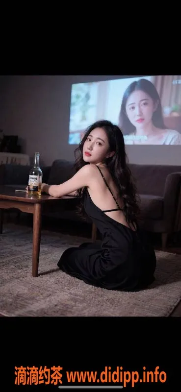 北京楼凤-朝阳十里堡超白长腿女神，24岁C杯热情服务