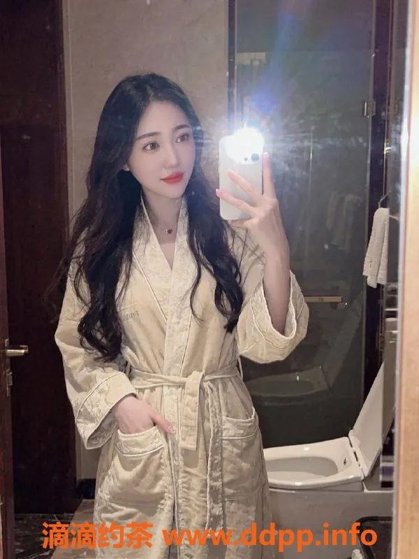 北京楼凤-朝阳十里堡超白长腿女神，24岁C杯热情服务