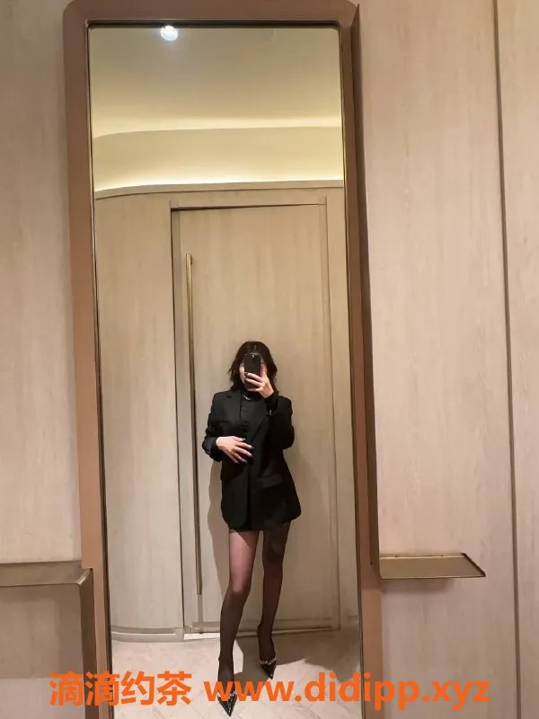 深圳楼凤-福田佳佳22岁163cm，47kg，998起服务