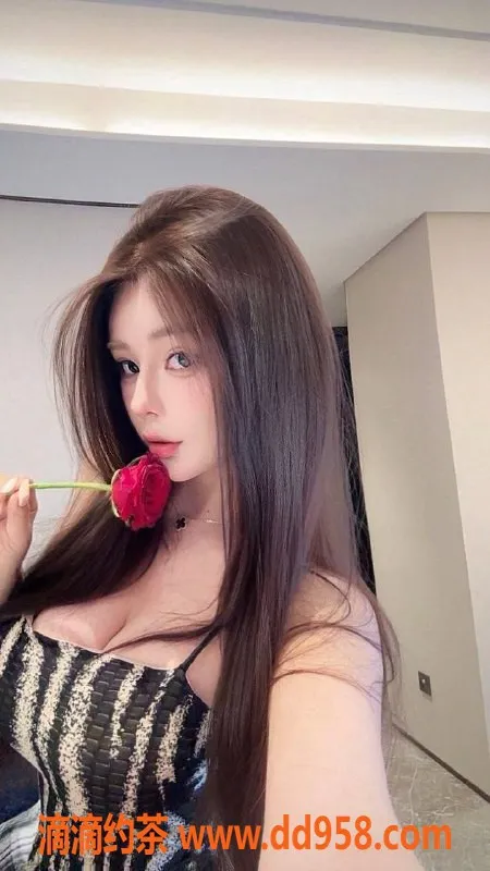 深圳楼凤-福田区嫩姐慕容雪，舌吻制服服务