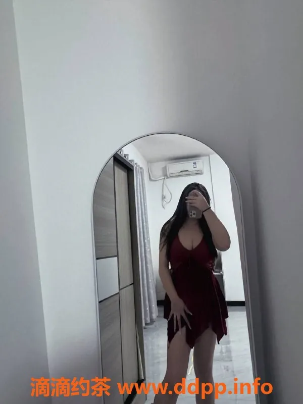 广州楼凤-白云嫩妹米米，水费仅需500p，巨乳诱惑等你来体验