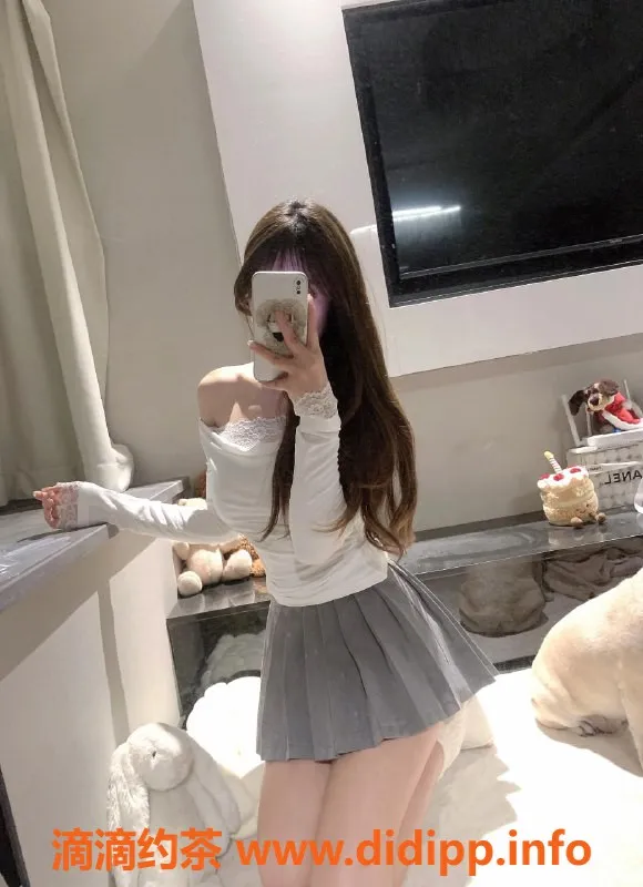 无锡楼凤-锡山区溪溪，高颜值嫩妹，陪浴服务