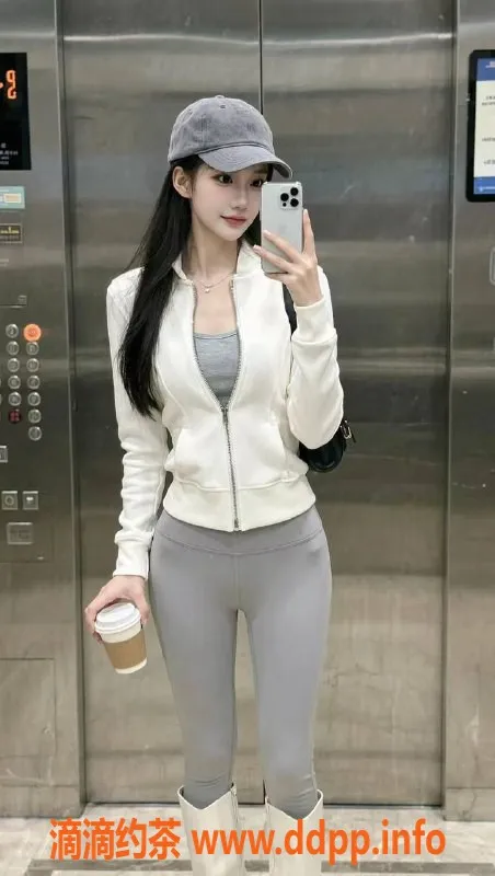 深圳楼凤-深圳罗湖小鱼，1000元约课，嫩妹口爆制服服务