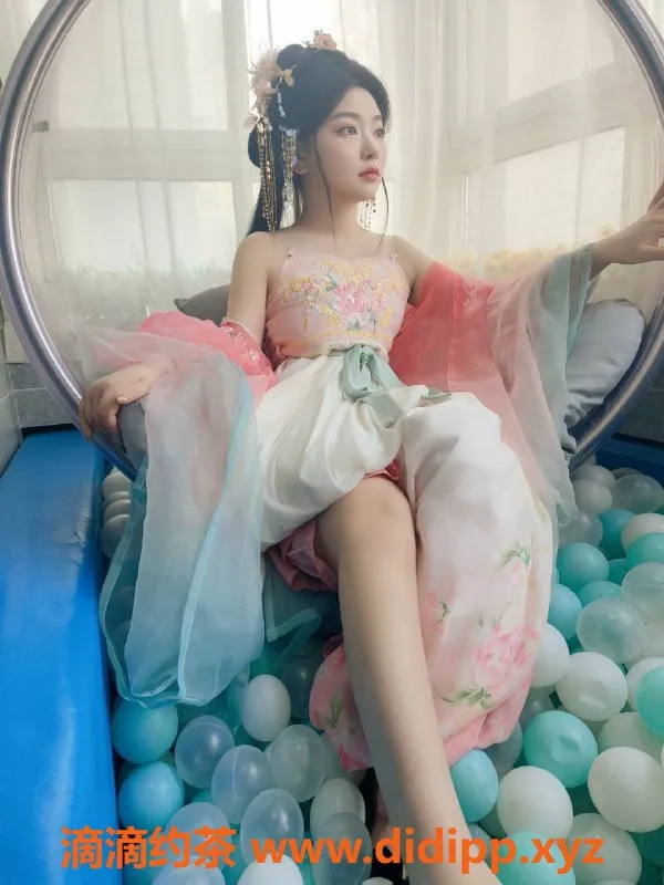 深圳楼凤-福田苏萌，500P带来舌吻与69体验