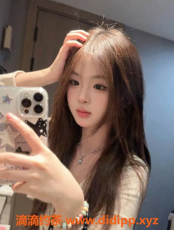 深圳楼凤-龙华小怡宝，900元尽享舌吻与鸳鸯浴