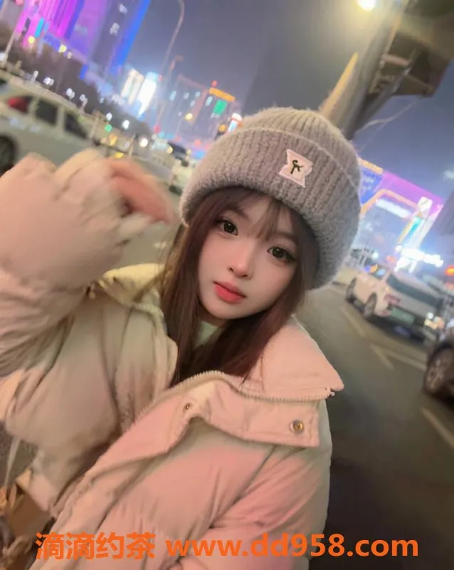 深圳楼凤-龙华小怡宝，900元尽享舌吻与鸳鸯浴