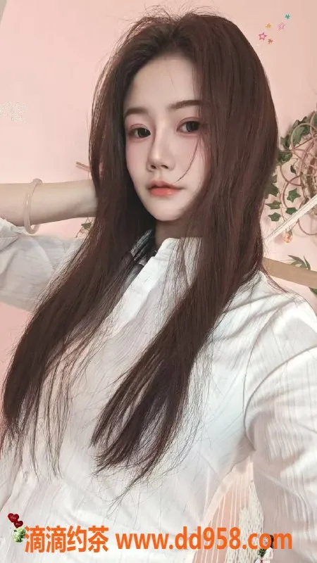 广州楼凤-黄埔区小娜 166cm B罩杯 长腿皮肤白