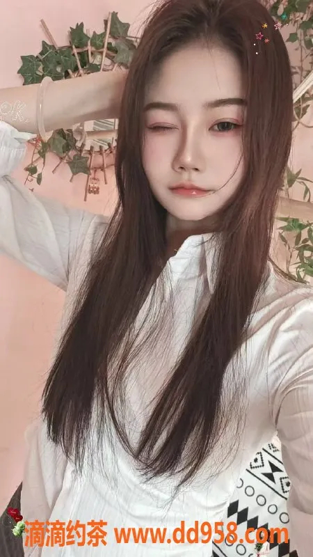 广州楼凤-黄埔区小娜 166cm B罩杯 长腿皮肤白