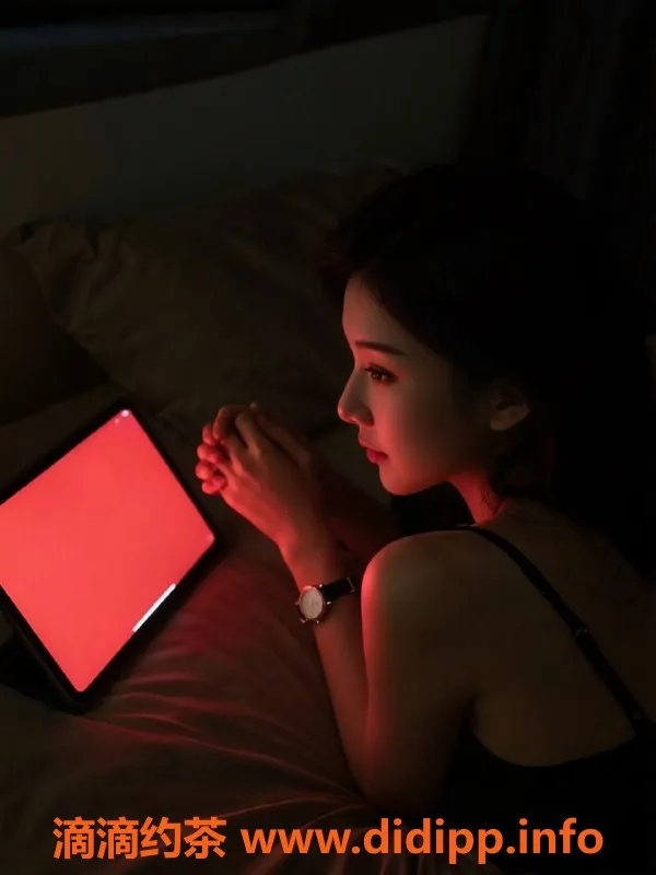 广州楼凤-天河依云，9P大胸御姐，享鸳鸯浴服务