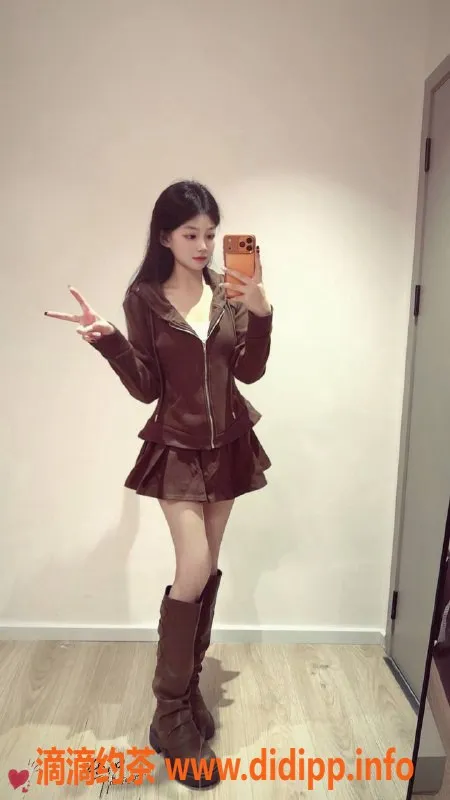 深圳楼凤-龙华琪琪, 163cm 46kg, 4000元夜间服务