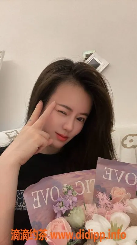 广州楼凤-天河少妇诗诗，800水费诱惑双飞体验