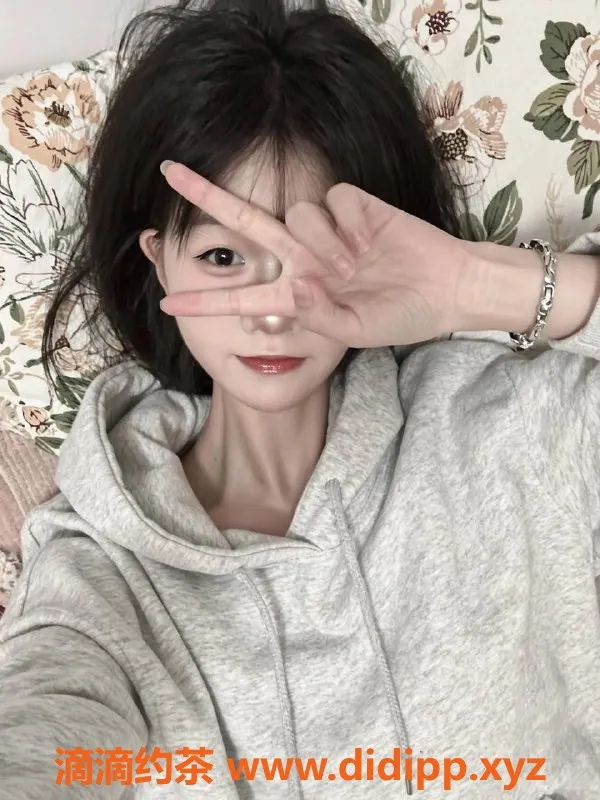 广州楼凤-金沙洲嫩妹语嫣，700水费，舌吻服务