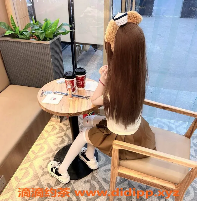 广州楼凤-金沙洲嫩妹雨乔，水费700，舌吻鸳鸯浴等你来体验