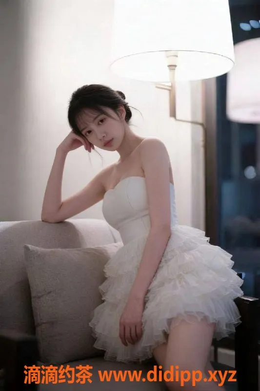 乌鲁木齐楼凤-乖巧可爱听话服务员，168仅95斤，初恋般体验